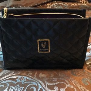 Younique shoulder clutch